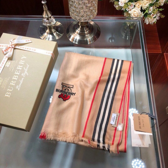 BURBERRY   scarf - Picture 8 of 8